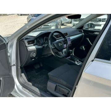 Skoda Superb  Sedan/Limuzyna 2018,  2.0 benzyna, automat - Na sprzedaż za 79 900 zł - Pęcice - zdjęcie 11