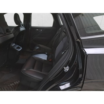 Volvo   SUV 2020,  2.0 benzyna, automat - Na sprzedaż za 107 625 zł - Komorniki - zdjęcie 12