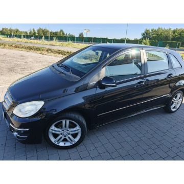 Mercedes - Benz B-klasa  Hatchback 2011,  1.5 benzyna - Na sprzedaż za 16 800 zł - Lipówki - zdjęcie 2