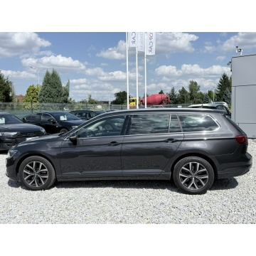 Volkswagen Passat  Kombi 2023,  2.0 diesel, automat - Na sprzedaż za 104 900 zł - Wrocław - zdjęcie 6