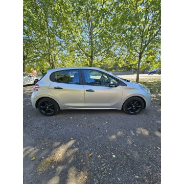 Peugeot 208  Hatchback 2013,  1.4 diesel - Na sprzedaż za 13 999 zł - Głogów - zdjęcie 5
