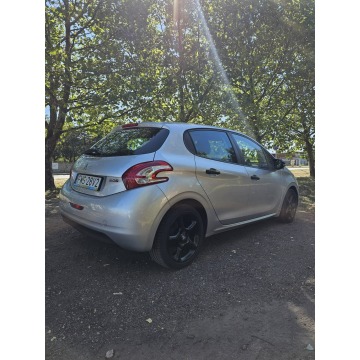 Peugeot 208  Hatchback 2013,  1.4 diesel - Na sprzedaż za 13 999 zł - Głogów - zdjęcie 7