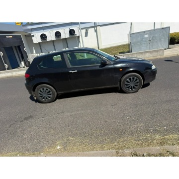 Alfa Romeo 147  Hatchback 2004,  1.6 benzyna+LPG - Na sprzedaż za 2 700,00 zł - Głogów - zdjęcie 5