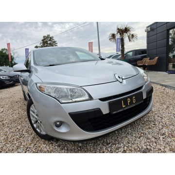 Renault Megane  Hatchback 2011,  2.0 benzyna+LPG, automat - Na sprzedaż za 15 999 zł - Nowe Sójki - zdjęcie 4