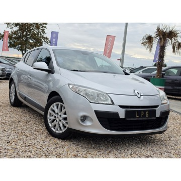 Renault Megane  Hatchback 2011,  2.0 benzyna+LPG, automat - Na sprzedaż za 15 999 zł - Nowe Sójki - zdjęcie 9