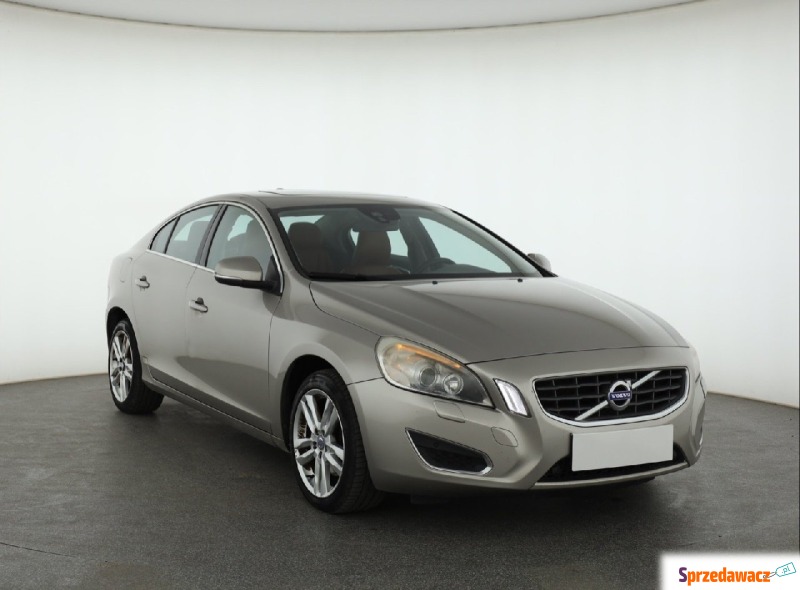 Volvo S60  Liftback 2011,  2.0 diesel - Na sprzedaż za 23 999 zł - Piaseczno