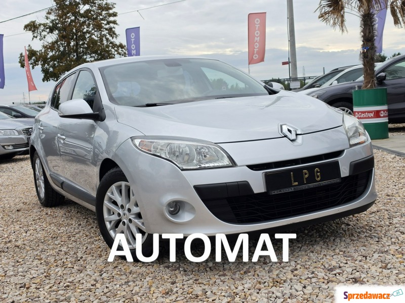 Renault Megane  Hatchback 2011,  2.0 benzyna+LPG, automat - Na sprzedaż za 15 999 zł - Nowe Sójki
