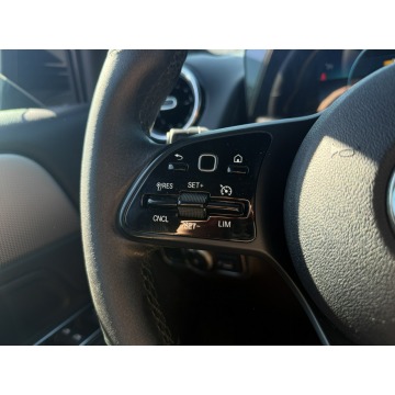 Mercedes - Benz GLB-klasa  SUV 2021,  1.3 benzyna, automat - Na sprzedaż za 79 900 zł - Będzin - zdjęcie 9