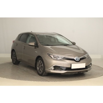 Toyota Auris Hybrid (136KM), 2015