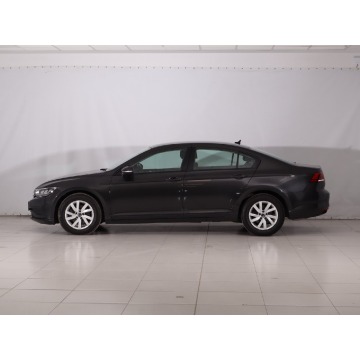Volkswagen Passat  Liftback 2022,  1.5 benzyna, automat - Na sprzedaż za 71 499 zł - Wodzisław Śląski - zdjęcie 4