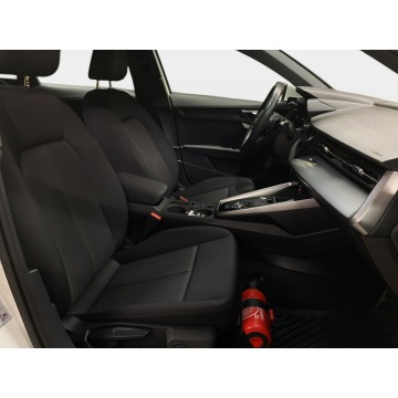 Audi A3  Hatchback 2023,  1.5 benzyna, automat - Na sprzedaż za 103 900 zł - Warszawa - zdjęcie 11