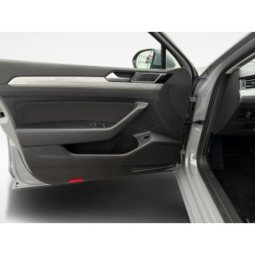 Volkswagen Passat  Sedan/Limuzyna 2022,  1.5 benzyna, automat - Na sprzedaż za 79 500 zł - Warszawa - zdjęcie 10