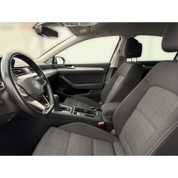 Volkswagen Passat  Sedan/Limuzyna 2022,  1.5 benzyna, automat - Na sprzedaż za 79 500 zł - Warszawa - zdjęcie 12