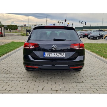 Volkswagen Passat  Kombi 2021,  2.0 diesel, automat - Na sprzedaż za 72 500 zł - Strobice - zdjęcie 8