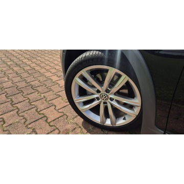 Volkswagen Passat  Kombi 2017,  2.0 benzyna, automat - Na sprzedaż za 78 800 zł - Paproć - zdjęcie 5
