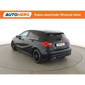 Mercedes - Benz A-klasa  Hatchback 2017,  1.6 benzyna - Na sprzedaż za 63 900 zł - Warszawa - zdjęcie 4