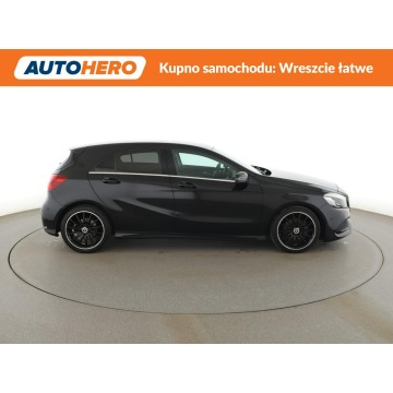 Mercedes - Benz A-klasa  Hatchback 2017,  1.6 benzyna - Na sprzedaż za 63 900 zł - Warszawa - zdjęcie 9