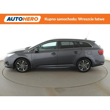 Toyota Avensis  Kombi 2017,  1.8 benzyna, automat - Na sprzedaż za 59 900 zł - Warszawa - zdjęcie 2