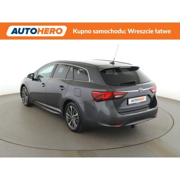 Toyota Avensis  Kombi 2017,  1.8 benzyna, automat - Na sprzedaż za 59 900 zł - Warszawa - zdjęcie 4