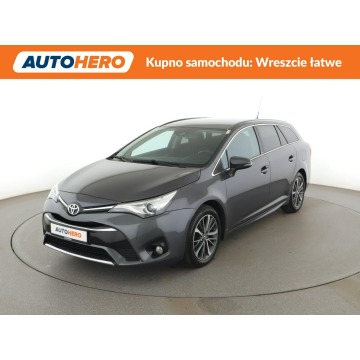 Toyota Avensis - automat navi kamera hak grzane fotele