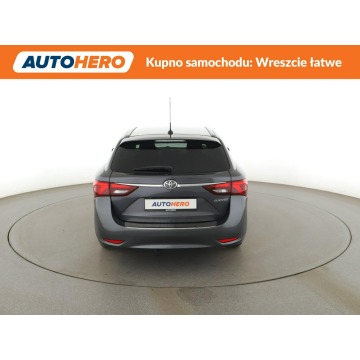 Toyota Avensis  Kombi 2017,  1.8 benzyna, automat - Na sprzedaż za 59 900 zł - Warszawa - zdjęcie 6