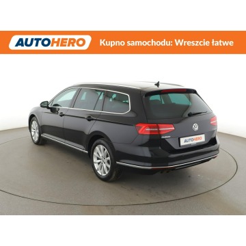 Volkswagen Passat  Kombi 2016,  1.8 benzyna, automat - Na sprzedaż za 60 500 zł - Warszawa - zdjęcie 4