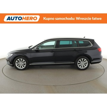 Volkswagen Passat  Kombi 2016,  1.8 benzyna, automat - Na sprzedaż za 60 500 zł - Warszawa - zdjęcie 2