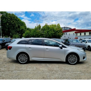 Toyota Avensis  Kombi 2015,  2.0 diesel - Na sprzedaż za 29 900 zł - Szczecin - zdjęcie 4
