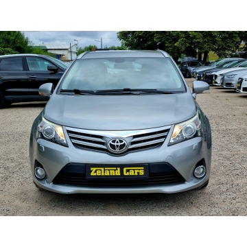 Toyota Avensis  Kombi 2012,  1.8 benzyna - Na sprzedaż za 28 900 zł - Szczecin - zdjęcie 2