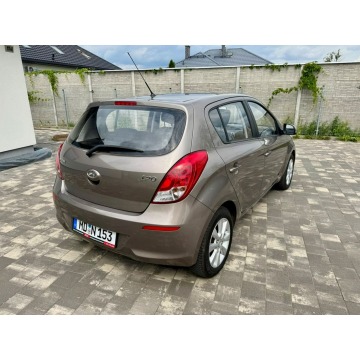 Hyundai i20  Liftback 2013,  1.2 benzyna - Na sprzedaż za 18 800 zł - Szerominek - zdjęcie 4
