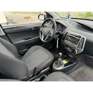Hyundai i20  Liftback 2013,  1.2 benzyna - Na sprzedaż za 18 800 zł - Szerominek - zdjęcie 3
