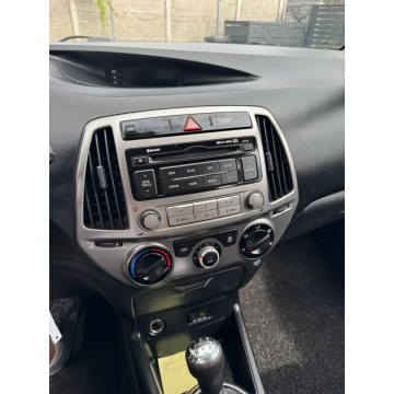 Hyundai i20  Liftback 2013,  1.2 benzyna - Na sprzedaż za 18 800 zł - Szerominek - zdjęcie 12