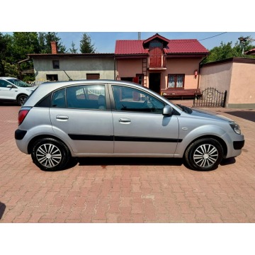 Kia Rio  Liftback 2008,  1.5 benzyna - Na sprzedaż za 8 800,00 zł - Szerominek - zdjęcie 7
