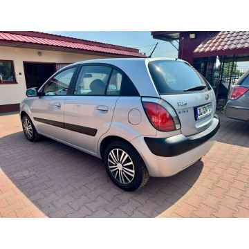 Kia Rio  Liftback 2008,  1.5 benzyna - Na sprzedaż za 8 800,00 zł - Szerominek - zdjęcie 6
