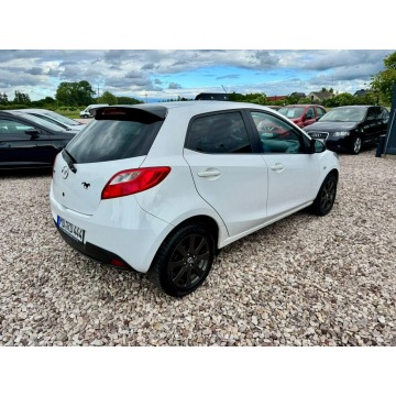 Mazda 2  Liftback 2014,  1.3 benzyna - Na sprzedaż za 17 700 zł - Szerominek - zdjęcie 4