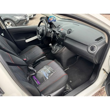 Mazda 2  Liftback 2014,  1.3 benzyna - Na sprzedaż za 17 700 zł - Szerominek - zdjęcie 9
