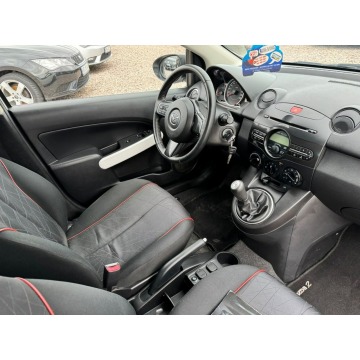 Mazda 2  Liftback 2014,  1.3 benzyna - Na sprzedaż za 17 700 zł - Szerominek - zdjęcie 10