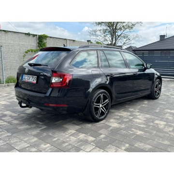 Skoda Octavia  Kombi 2019,  2.0 diesel, automat - Na sprzedaż za 49 999 zł - Szerominek - zdjęcie 11
