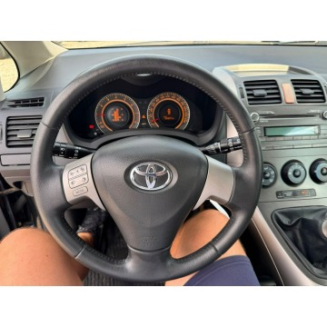 Toyota Auris  Liftback 2007,  1.6 benzyna - Na sprzedaż za 17 700 zł - Szerominek - zdjęcie 11