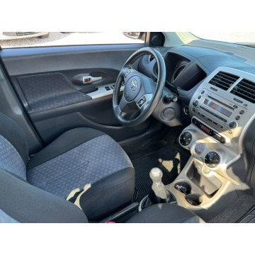 Toyota Urban Cruiser  SUV 2010,  1.3 benzyna - Na sprzedaż za 19 999 zł - Szerominek - zdjęcie 6