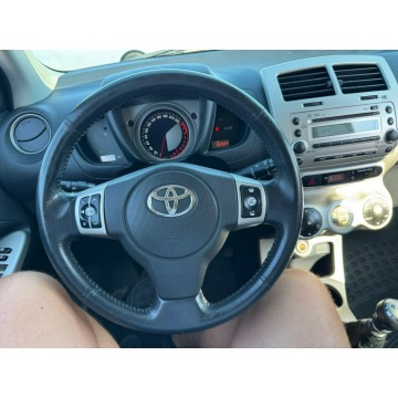 Toyota Urban Cruiser  SUV 2010,  1.3 benzyna - Na sprzedaż za 19 999 zł - Szerominek - zdjęcie 7