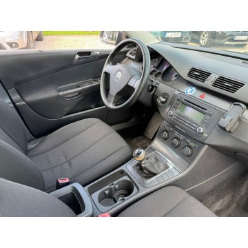 Volkswagen Passat  Kombi 2005,  1.6 benzyna - Na sprzedaż za 9 900,00 zł - Szerominek - zdjęcie 10