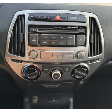 Hyundai i20  Hatchback 2013,  1.2 benzyna - Na sprzedaż za 22 800 zł - Przyszowice - zdjęcie 8