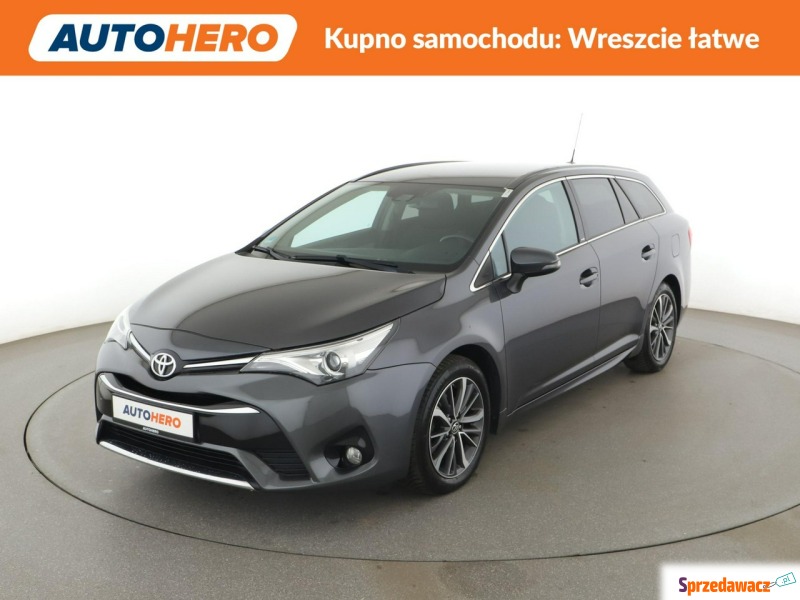 Toyota Avensis  Kombi 2017,  1.8 benzyna, automat - Na sprzedaż za 59 900 zł - Warszawa