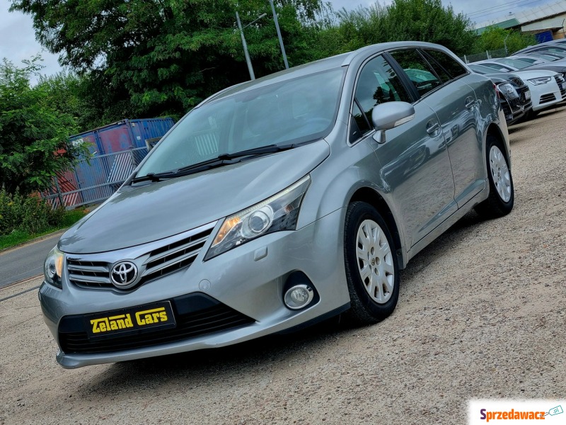 Toyota Avensis  Kombi 2012,  1.8 benzyna - Na sprzedaż za 28 900 zł - Szczecin