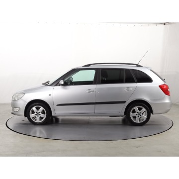 Skoda Fabia  Kombi 2011,  1.2 benzyna - Na sprzedaż za 11 999 zł - Katowice - zdjęcie 4