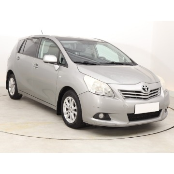 Toyota Verso 2.0 D-4D (126KM), 2011
