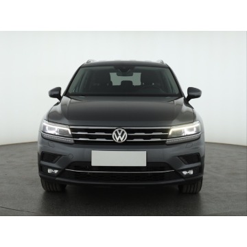 Volkswagen Tiguan  SUV 2018,  2.0 benzyna, automat - Na sprzedaż za 81 999 zł - Piaseczno - zdjęcie 2