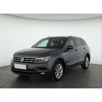 Volkswagen Tiguan  SUV 2018,  2.0 benzyna, automat - Na sprzedaż za 81 999 zł - Piaseczno - zdjęcie 3