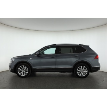 Volkswagen Tiguan  SUV 2018,  2.0 benzyna, automat - Na sprzedaż za 81 999 zł - Piaseczno - zdjęcie 4